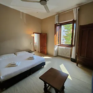 Large Family Flat - Tram To Center Apartment