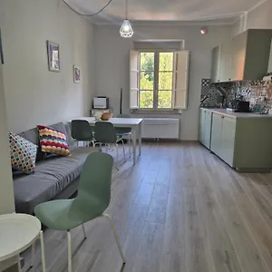Casa Salvia, Central, Elevator, Air Conditioner Apartment